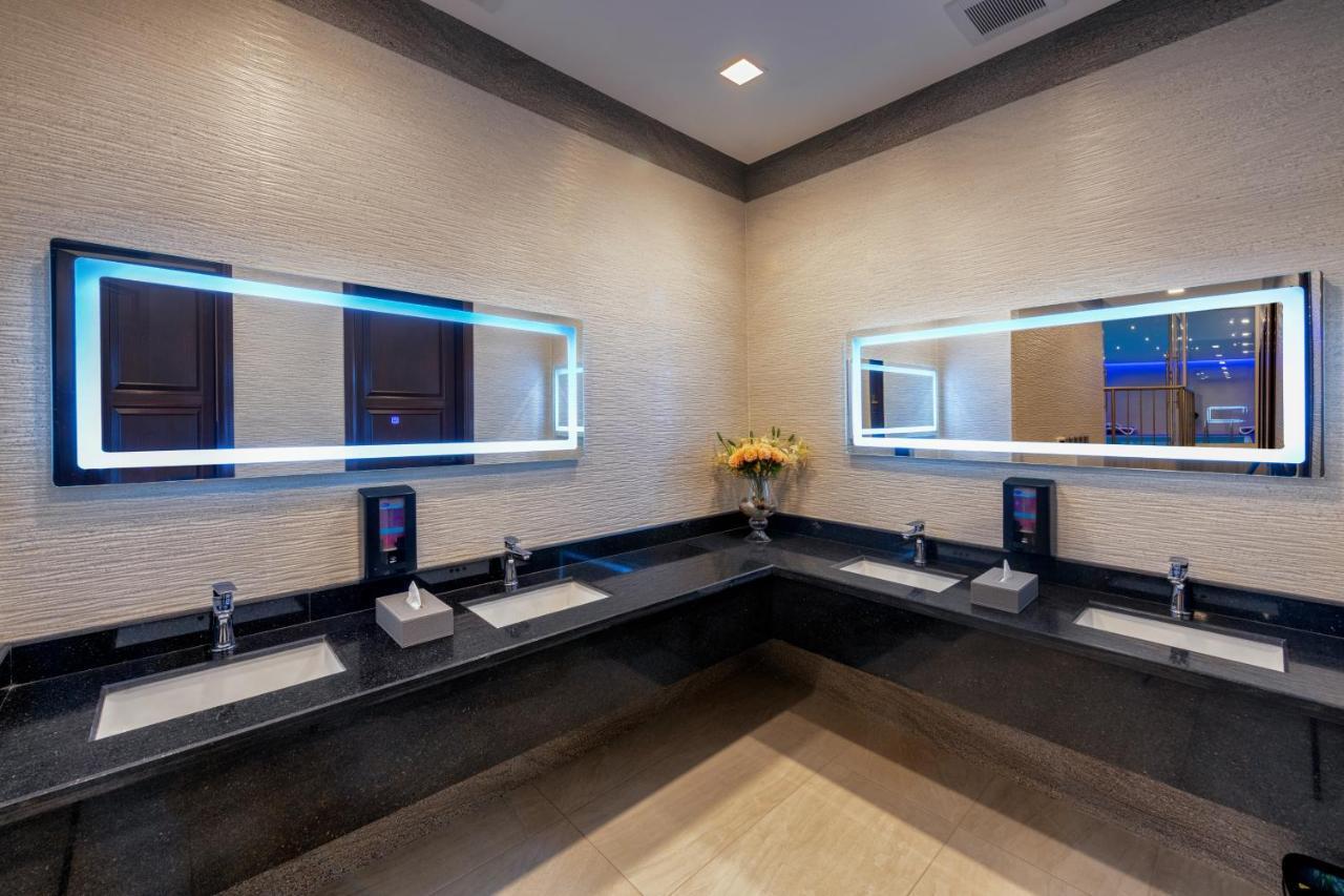 Nivel Hotel Abha Khamis Mushait Exterior photo The bathrooms at the lounge