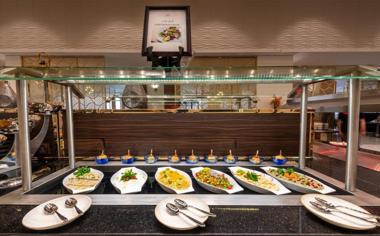 Nivel Hotel Abha Khamis Mushait Exterior photo A buffet at a hotel
