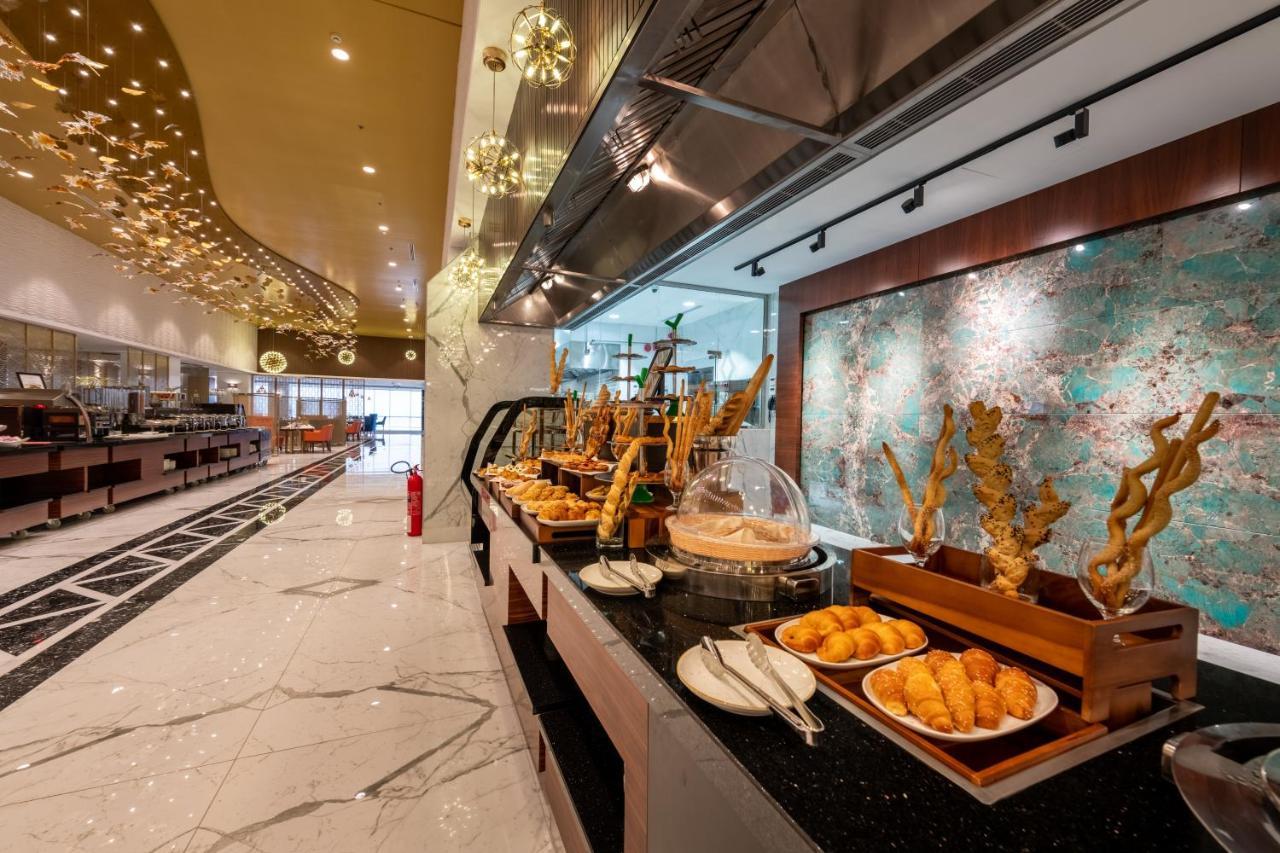 Nivel Hotel Abha Khamis Mushait Exterior photo The buffet at the lounge