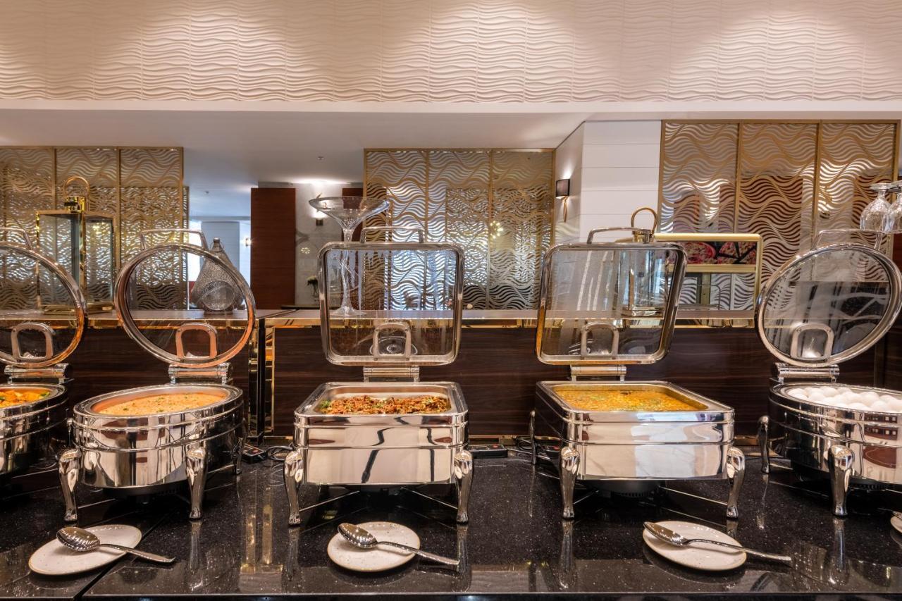 Nivel Hotel Abha Khamis Mushait Exterior photo A buffet at a hotel