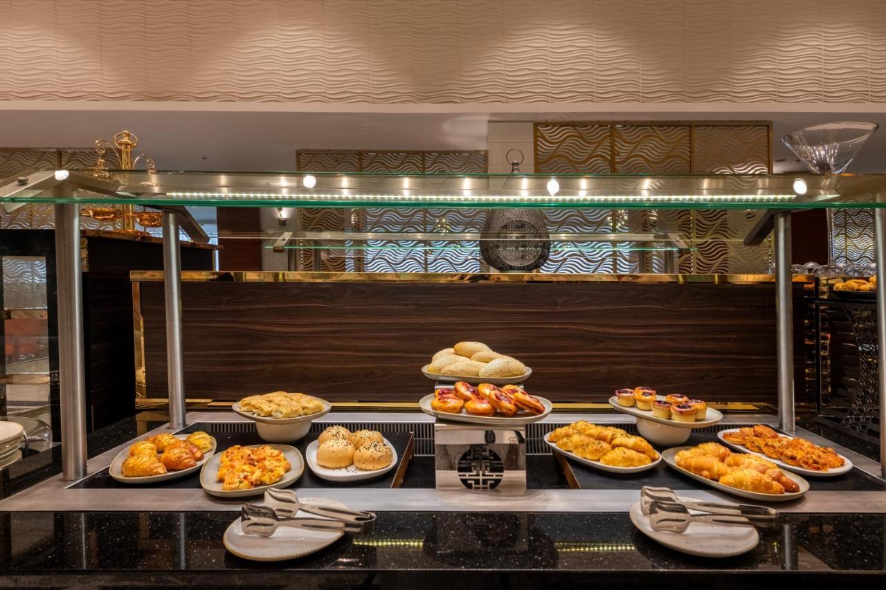 Nivel Hotel Abha Khamis Mushait Exterior photo A buffet at a hotel