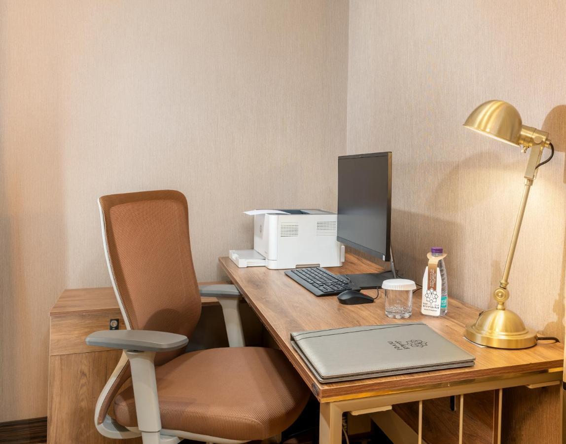 Nivel Hotel Abha Khamis Mushait Exterior photo A typical office chair