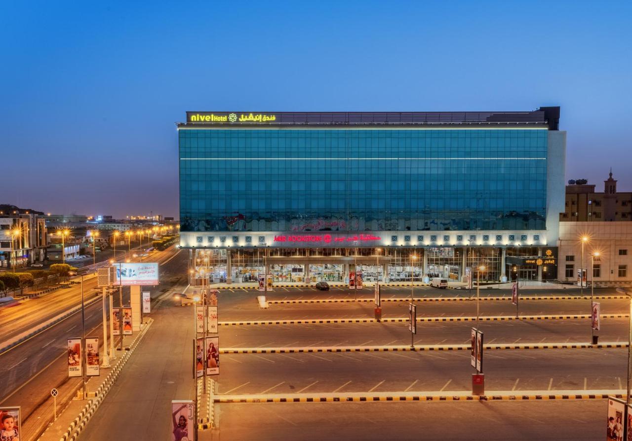 Nivel Hotel Abha Khamis Mushait Exterior photo The hotel at night
